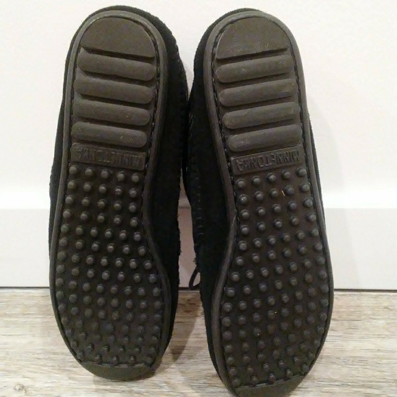 Minnetonka Moccasins Black Size 8 - Picture 5 of 7